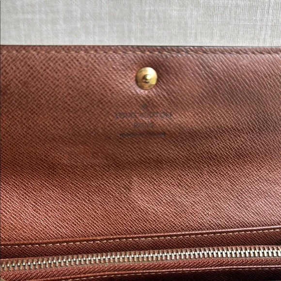 LV Monogram Sarah Wallet - Picture 10 of 13